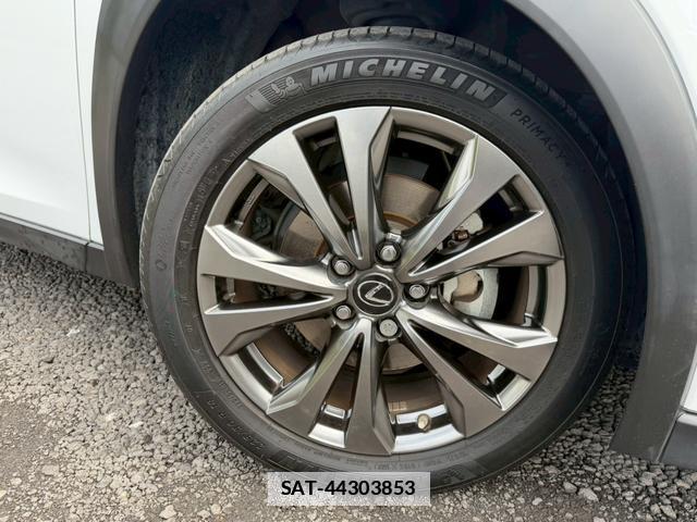 Lexus UX 2019-03 7794405-16