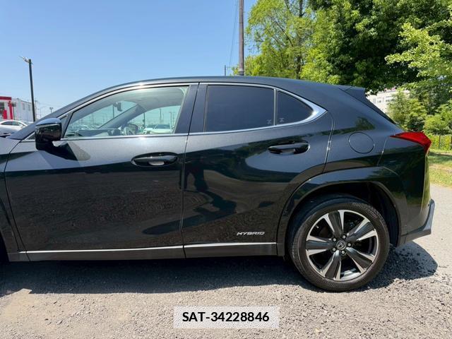 Lexus UX 2020-03 7794438-11