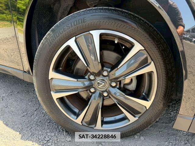 Lexus UX 2020-03 7794438-6