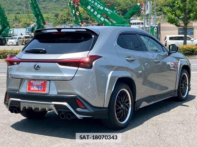 Lexus UX 2023-03 7795671-6