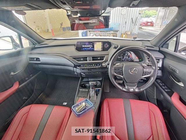 Lexus UX 2018-11 7801466-2