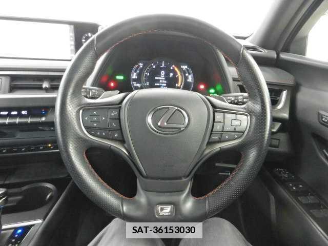 Lexus UX 2020-09 7810718-7