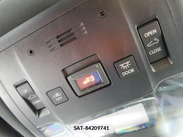 Lexus UX 2019-04 7810853-10