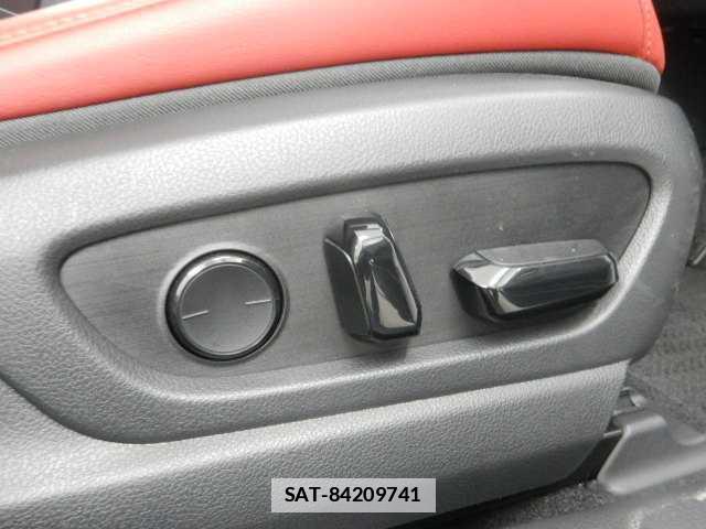 Lexus UX 2019-04 7810853-11