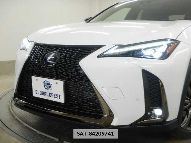 Lexus UX 2019-04 7810853-14
