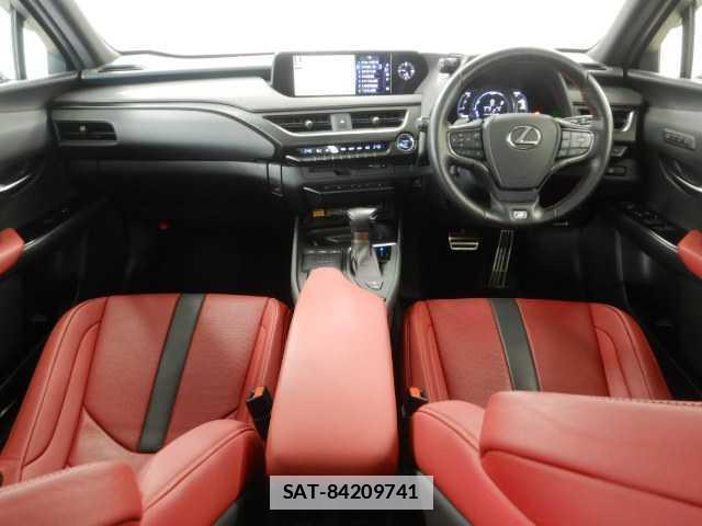Lexus UX 2019-04 7810853-2