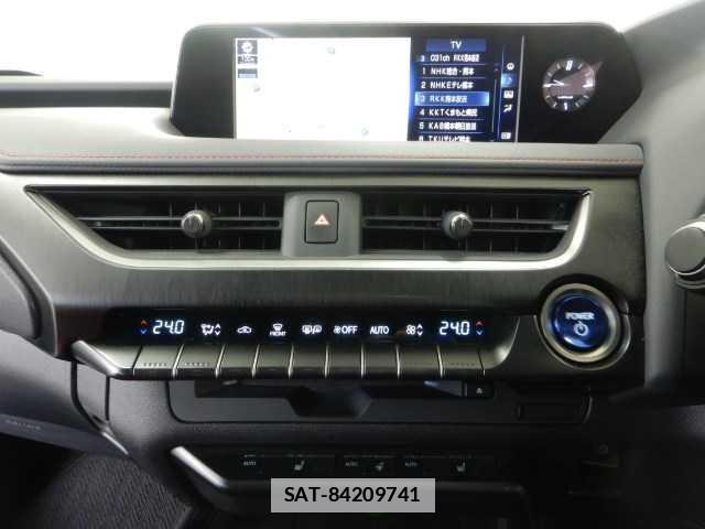 Lexus UX 2019-04 7810853-6