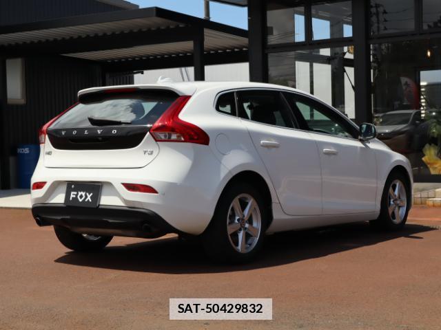 Volvo V40 2015-09 7793353-1