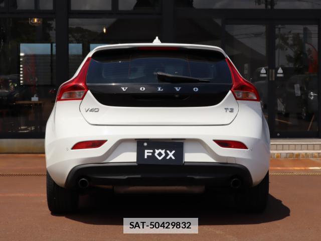 Volvo V40 2015-09 7793353-11