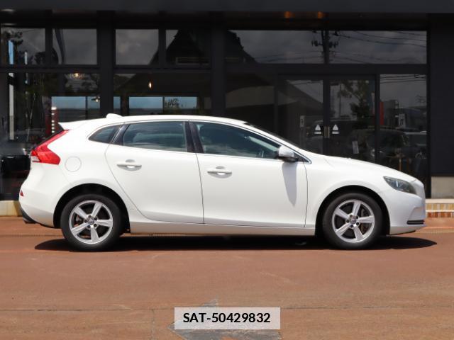 Volvo V40 2015-09 7793353-12