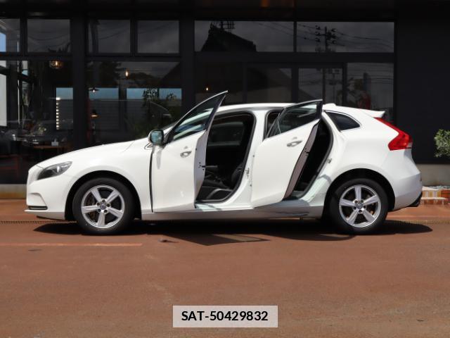 Volvo V40 2015-09 7793353-15