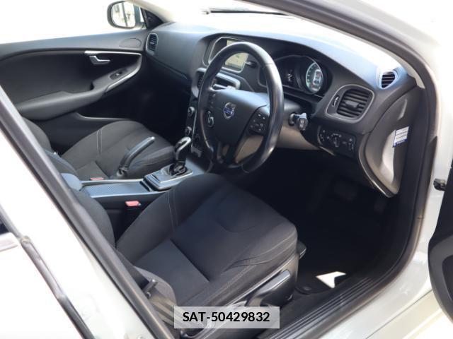 Volvo V40 2015-09 7793353-17
