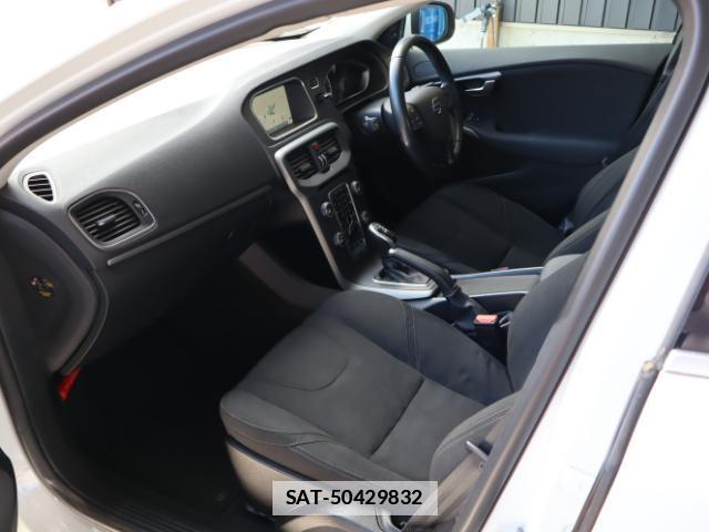 Volvo V40 2015-09 7793353-18