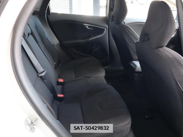 Volvo V40 2015-09 7793353-5