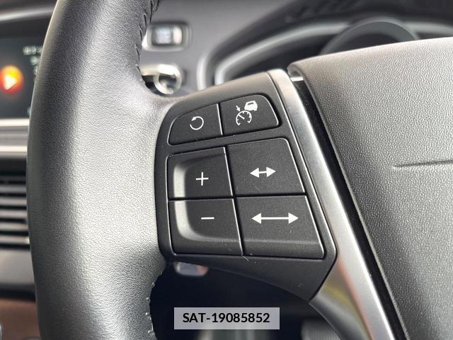 Volvo V40 2017-05 7794518-10