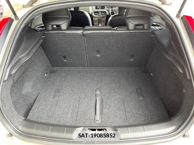 Volvo V40 2017-05 7794518-14