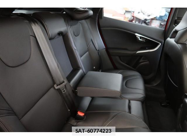 Volvo V40 2018-06 7796203-13