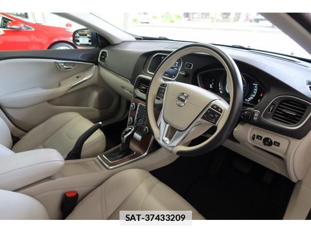 Volvo V40 2019-06 7796206-11