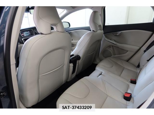 Volvo V40 2019-06 7796206-12