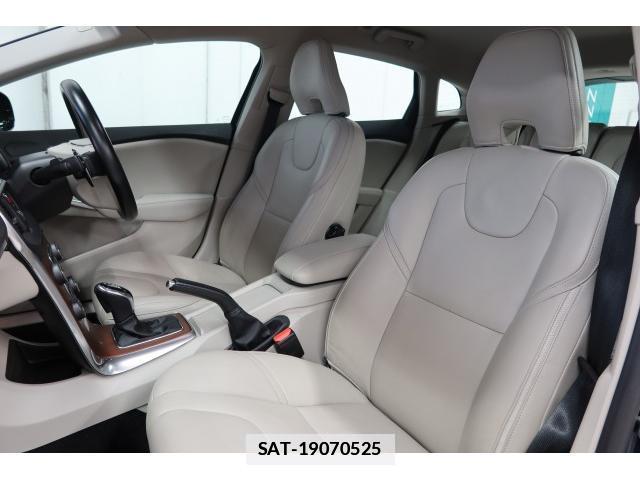 Volvo V40 2017-12 7796207-10