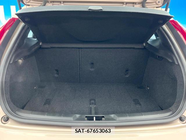 Volvo V40 2015-07 7799086-13