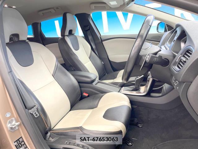 Volvo V40 2015-07 7799086-8