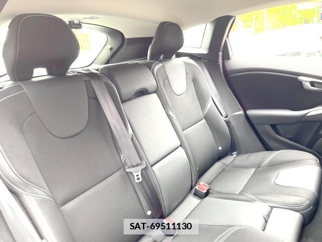 Volvo V40 2018-03 7799157-12