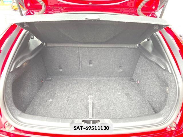 Volvo V40 2018-03 7799157-13