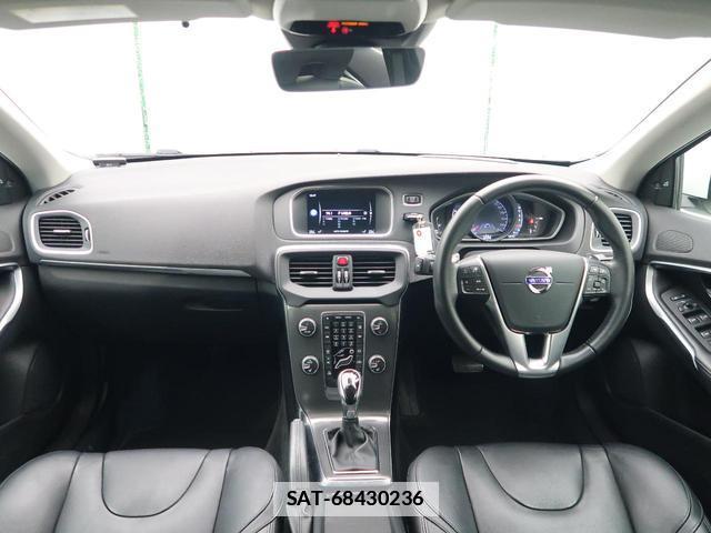 Volvo V40 2016-08 7799318-1