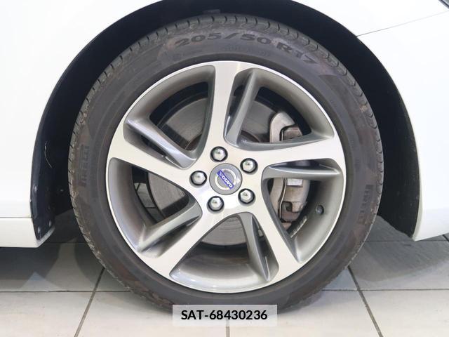 Volvo V40 2016-08 7799318-13
