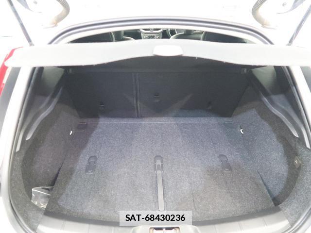 Volvo V40 2016-08 7799318-14