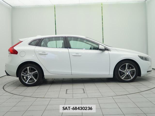 Volvo V40 2016-08 7799318-16