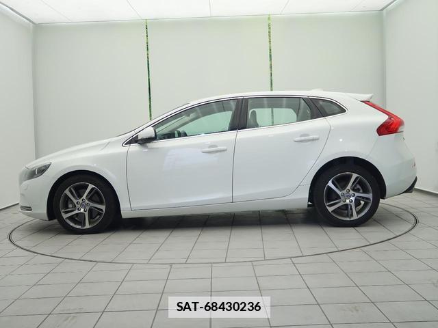 Volvo V40 2016-08 7799318-18