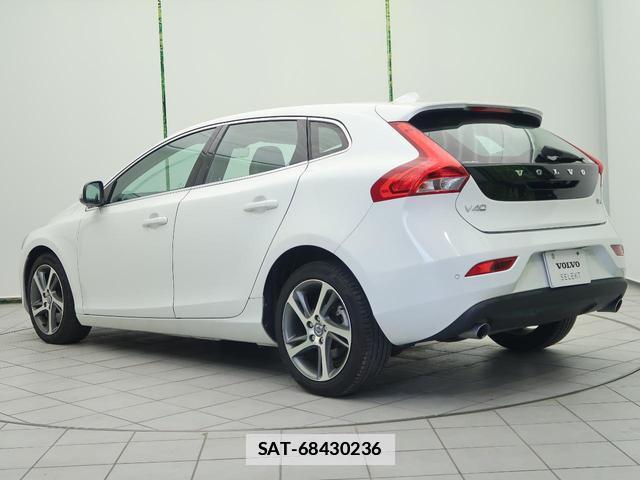 Volvo V40 2016-08 7799318-19