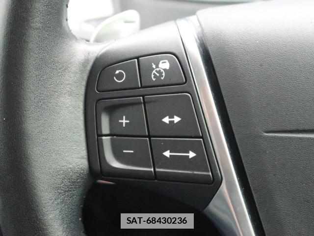Volvo V40 2016-08 7799318-7