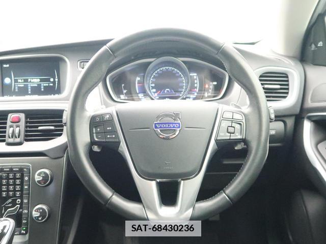 Volvo V40 2016-08 7799318-8