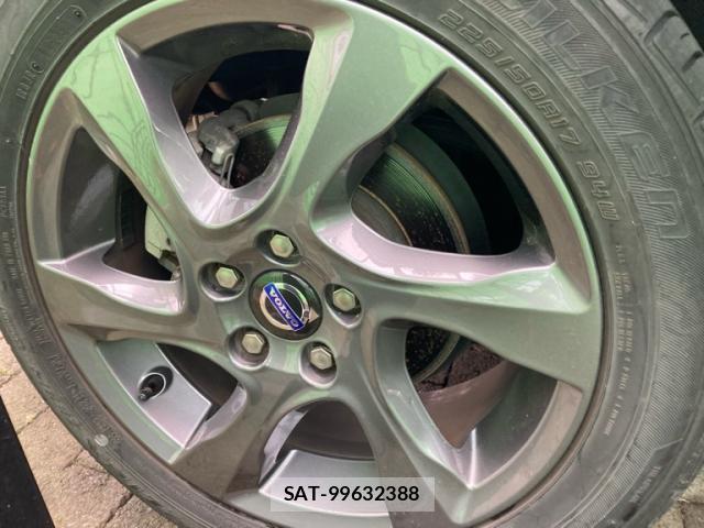 Volvo V40 2013-08 7800120-7