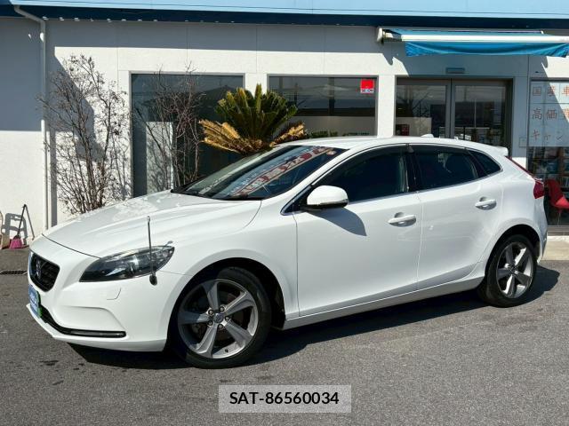 Volvo V40 2013-03 7800971-1