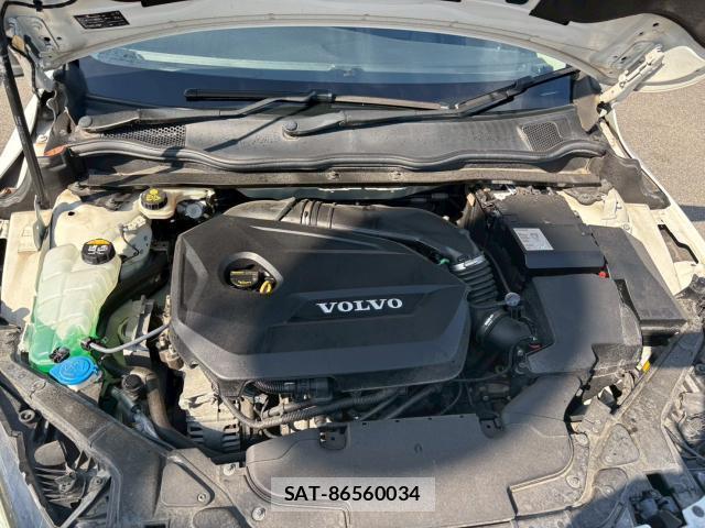 Volvo V40 2013-03 7800971-16