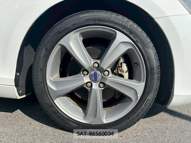 Volvo V40 2013-03 7800971-17