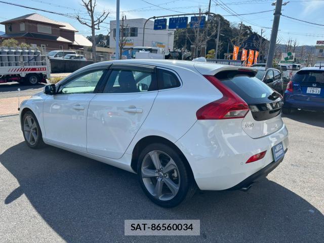 Volvo V40 2013-03 7800971-7