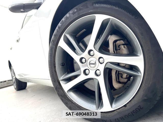 Volvo V40 2018-05 7802465-15