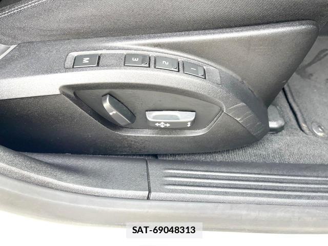 Volvo V40 2018-05 7802465-7