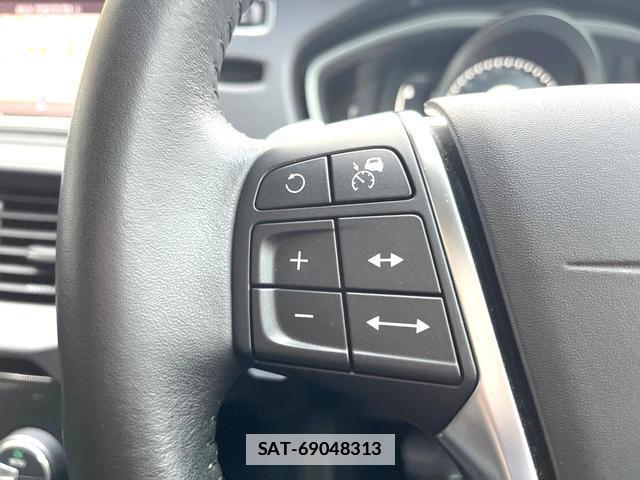 Volvo V40 2018-05 7802465-8