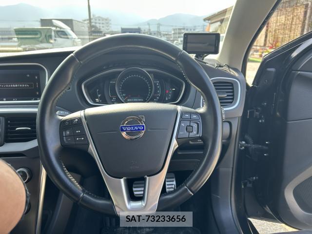 Volvo V40 2013-06 7802570-10