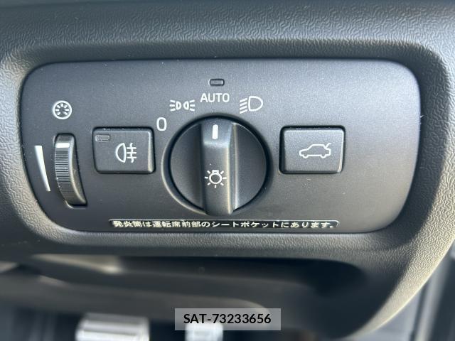 Volvo V40 2013-06 7802570-11