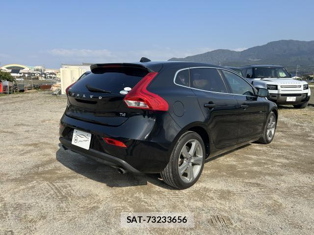 Volvo V40 2013-06 7802570-12
