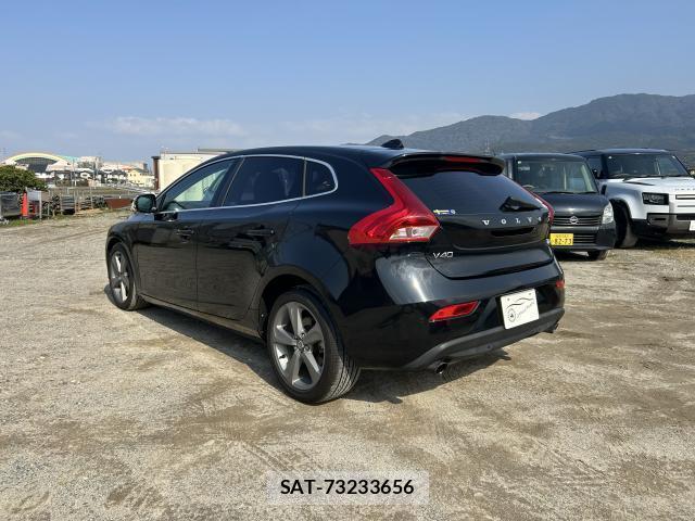 Volvo V40 2013-06 7802570-13