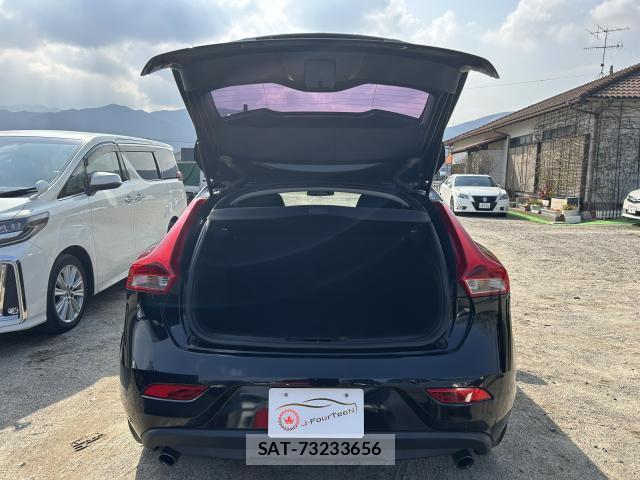 Volvo V40 2013-06 7802570-17
