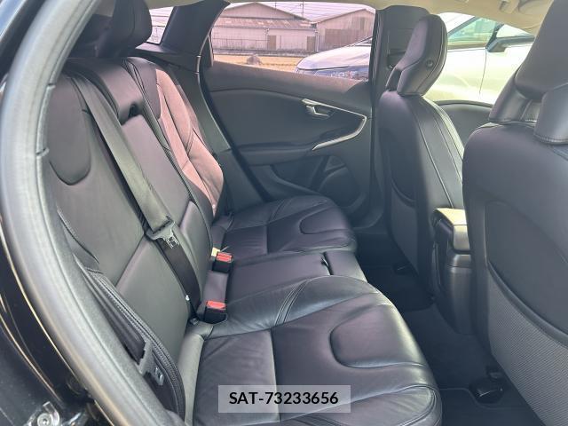 Volvo V40 2013-06 7802570-6